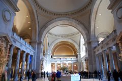 Met Highlights 00-3 New York City Metropolitan Museum Of Art Inside The Great Hall.jpg